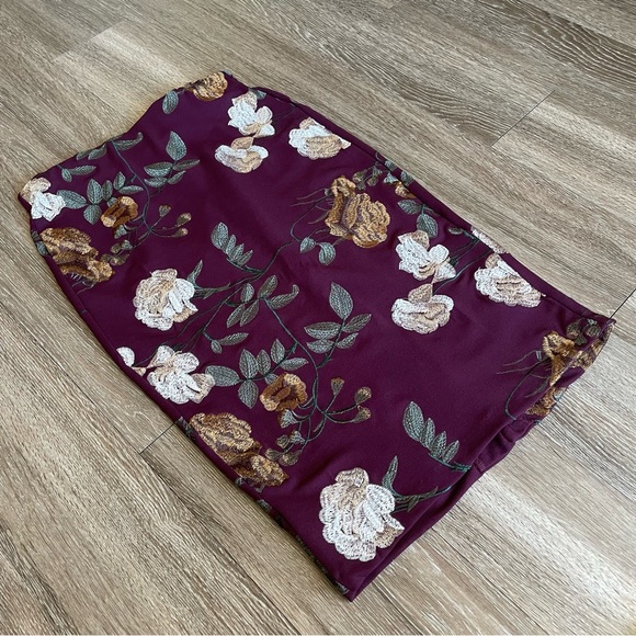 Eci New York Floral Embroidered Midi Knee Length Pencil Skirt Plum Maroon Red 4 - Picture 16 of 16